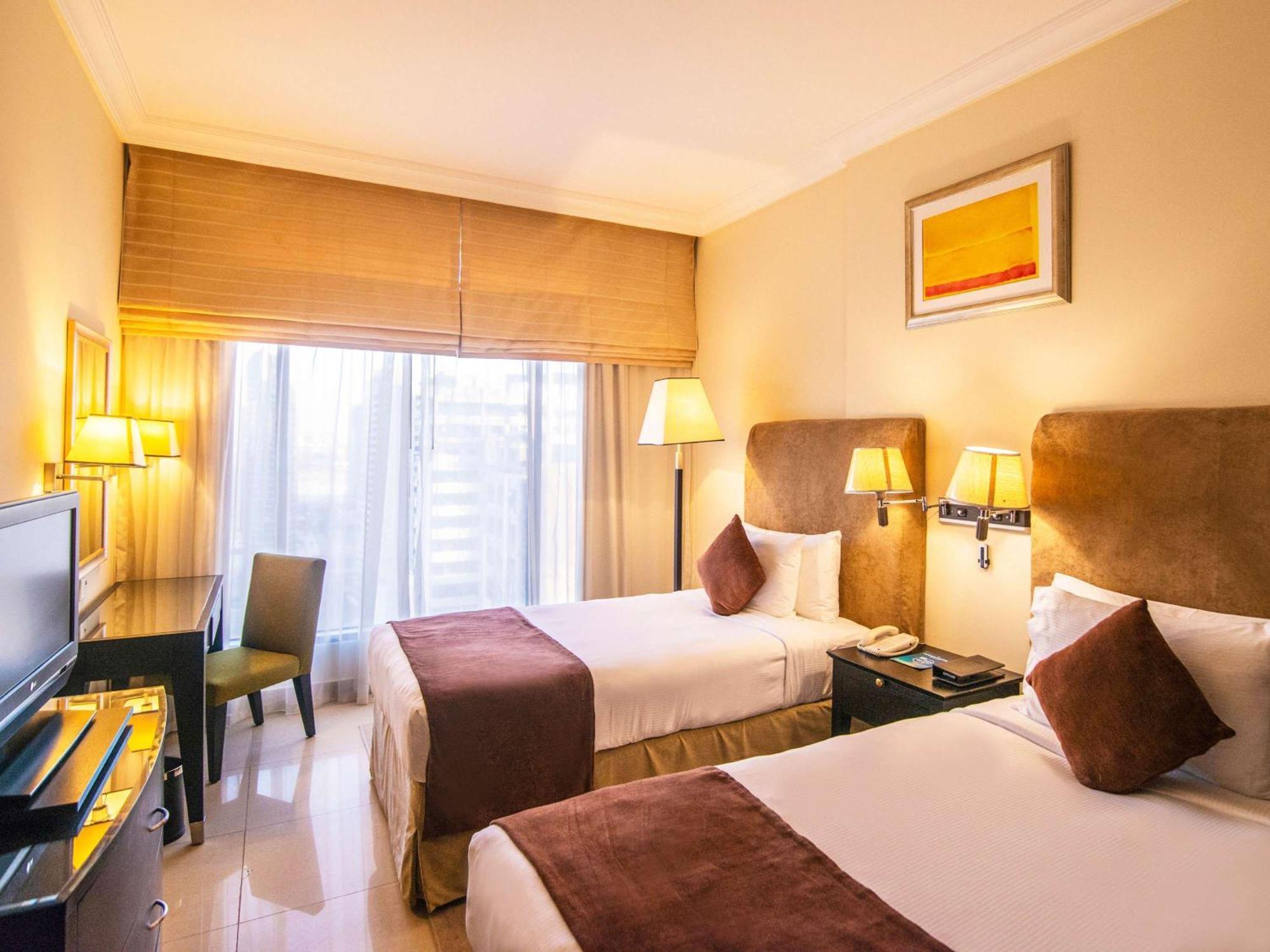 Mercure Dubai Barsha Heights Hotel Suites And Apartments Екстер'єр фото
